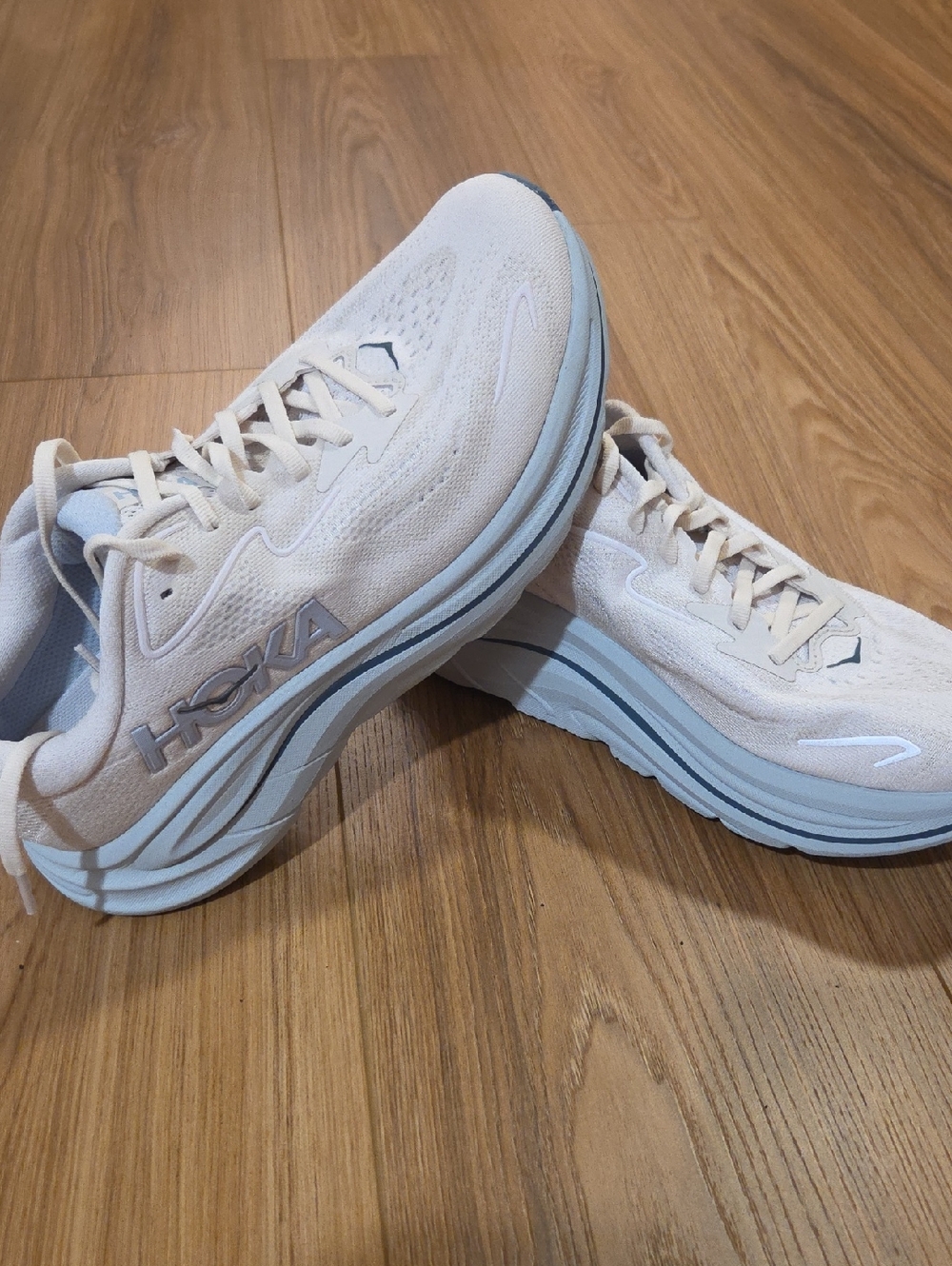 Women's Hoka Clifton Running Shoes Size 9.5, Cream/Tan, Blue